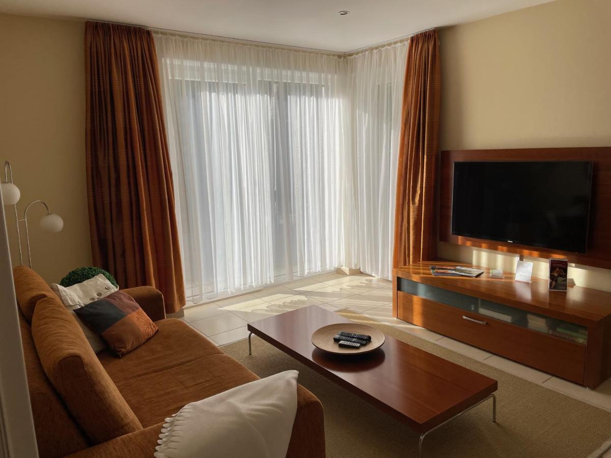 Lakeview Apartament *